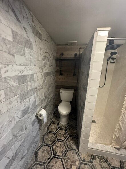 Master bathroom - 29 Hancock Ave