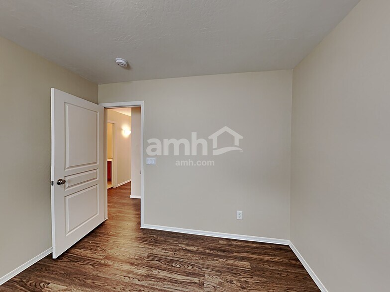 Building Photo - 24160 W Lasso Ln