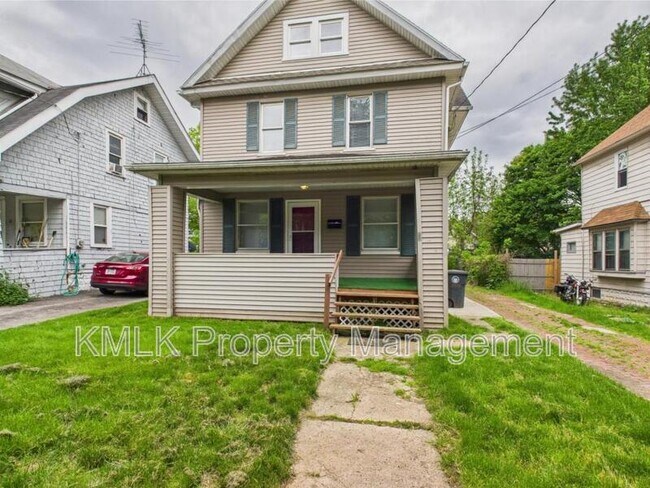 Primary Photo - 84 E Mapledale Ave