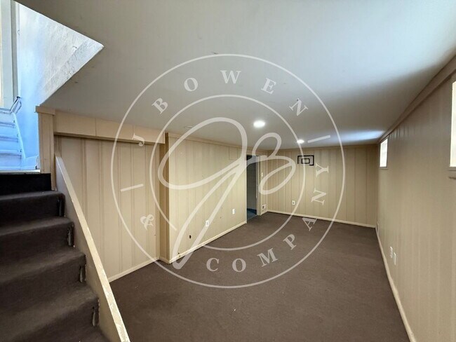 Building Photo - 2037 Berdan Ave