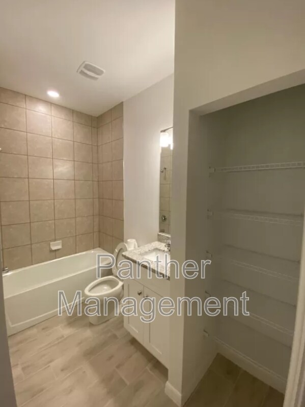 Building Photo - 1062 San Cristobal Ave