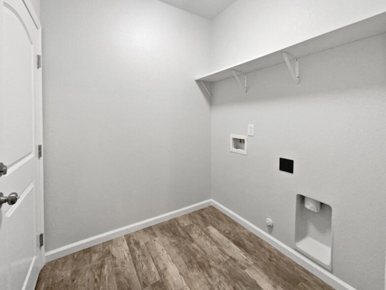 Building Photo - 7525 Muirfield Way