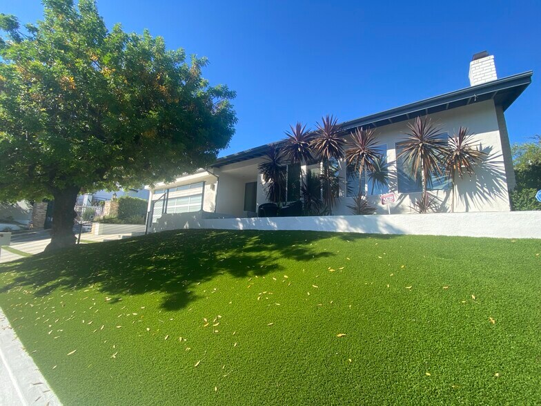 Primary Photo - 15672 Castlewoods Dr