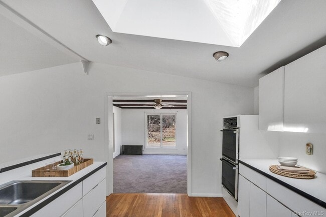 Building Photo - 15 Community Rd