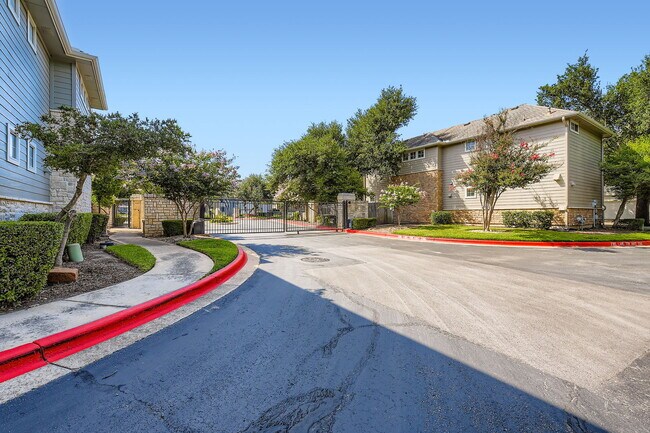 Building Photo - "Charming 3-Bed Townhouse Retreat with 151...