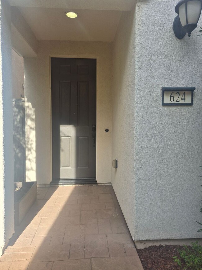 Building Photo - Gorgeous 4bd/2.5ba Two Story Home In Roseville!