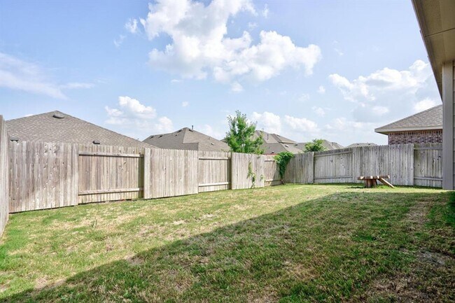 Building Photo - Beautiful 3BR/2BA Home with Island Kitchen...