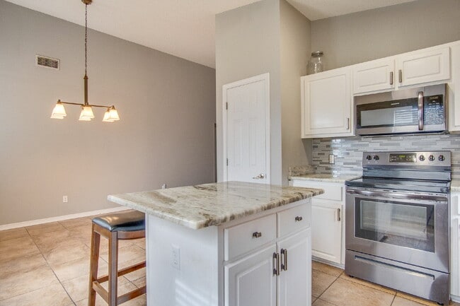 Building Photo - Available now – 3BR/2BA Patio Home with Fi...