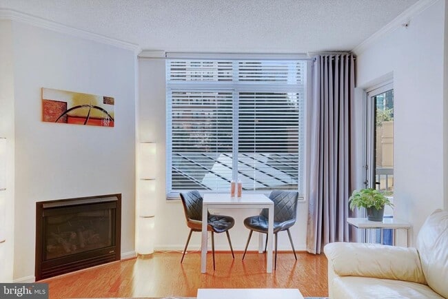 Primary Photo - 3101 N Hampton Dr