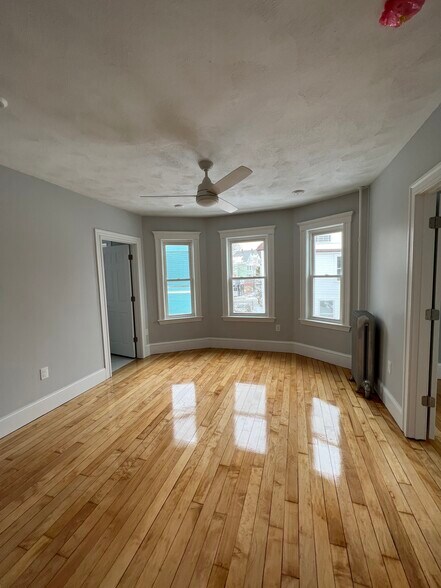 Building Photo - 12 Burnham St