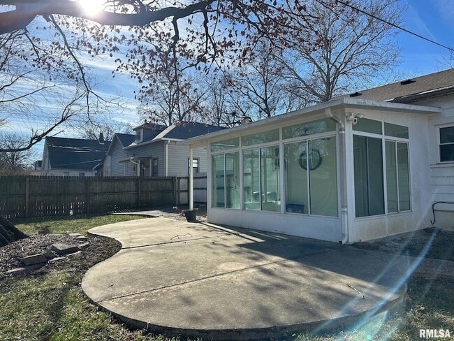 Building Photo - 146 N State St