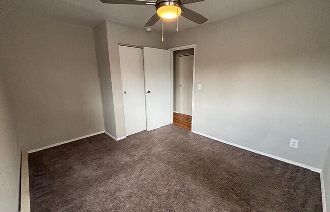 Building Photo - 558 Lowell Ave