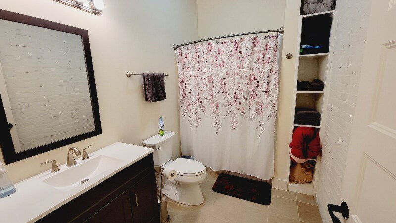 Building Photo - 722 Commerce St