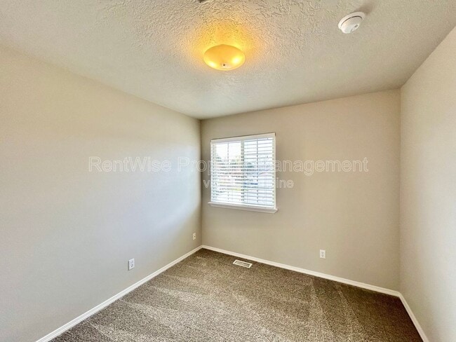 Building Photo - 668 N Quarter Moon Ave