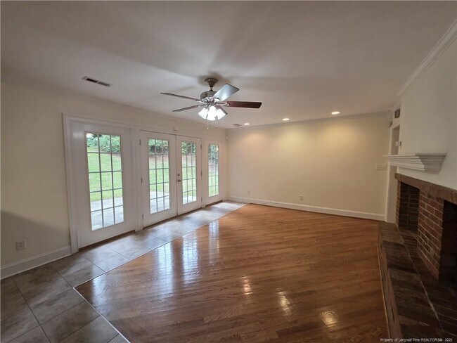 Building Photo - 342 Devane St