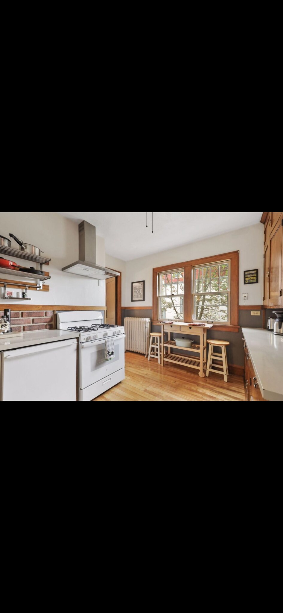 Kitchen - 138 Cecil St SE