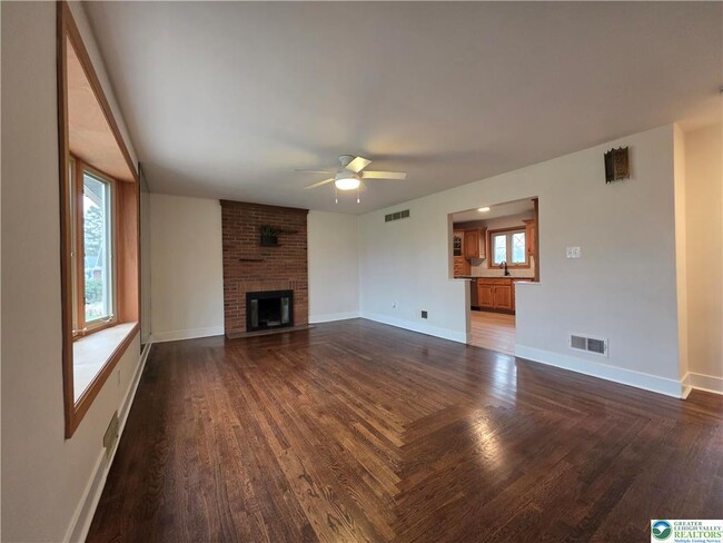 Building Photo - 1645 Mark Twain Cir