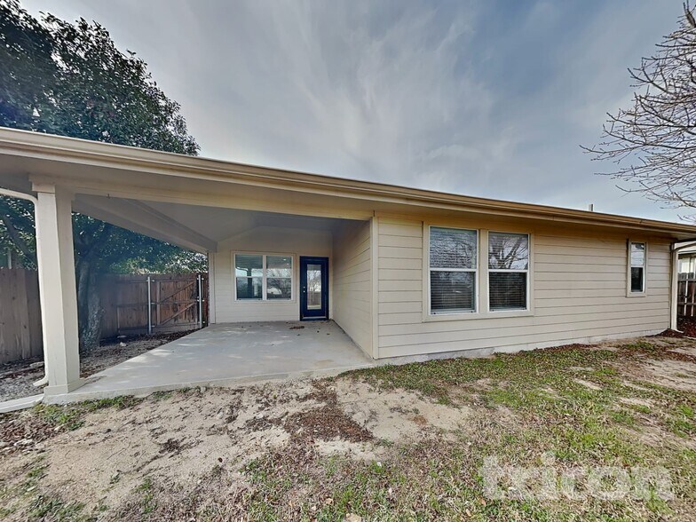 Building Photo - 10616 Lipan Trail