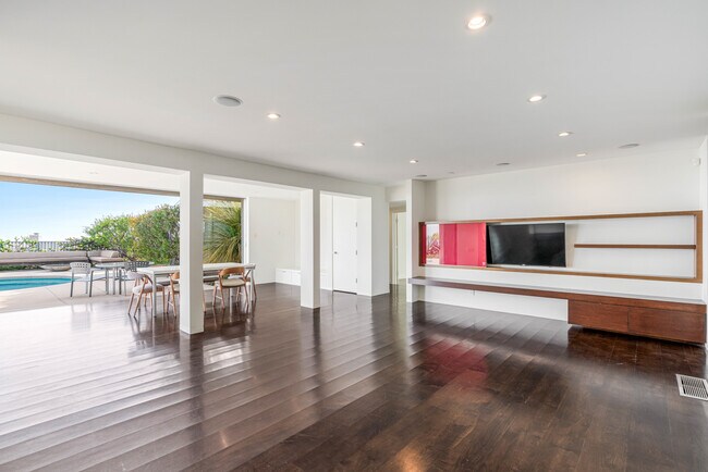 Building Photo - 686 Enchanted Way