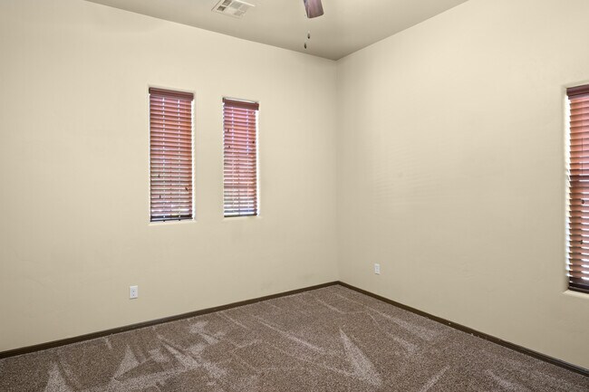 Building Photo - 3950 Agua De Vida Dr