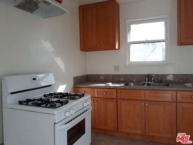 Building Photo - 3968 Verdugo Rd