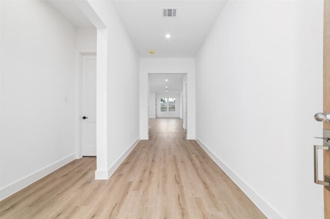 Building Photo - 8106 Talton St
