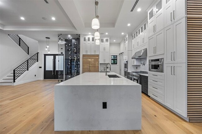 Building Photo - 3701 S Lynwood Ave