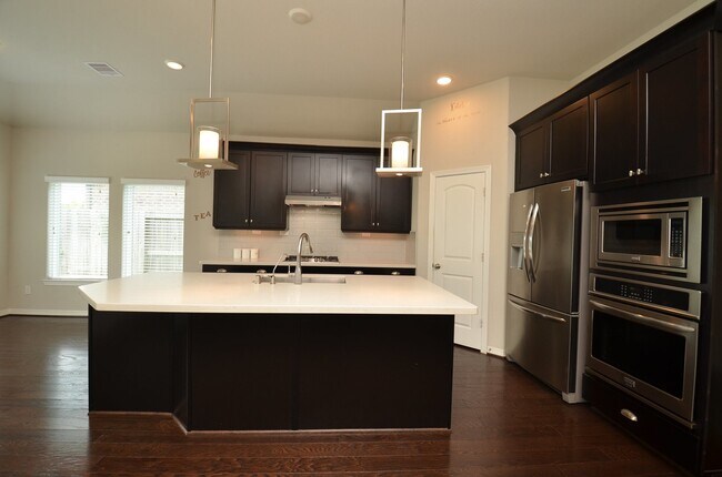 Building Photo - 11134 Honeysuckle Haven Dr