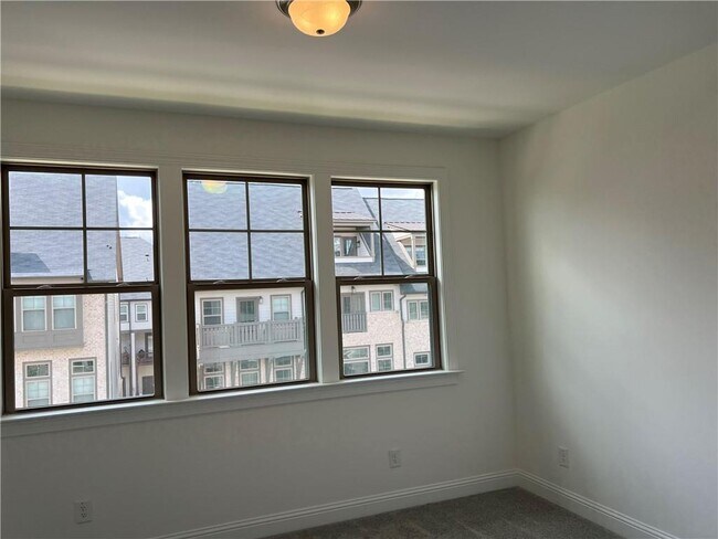 Building Photo - 2426 Figaro Dr