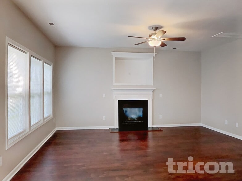 Building Photo - 4053 Laurel Glen Dr