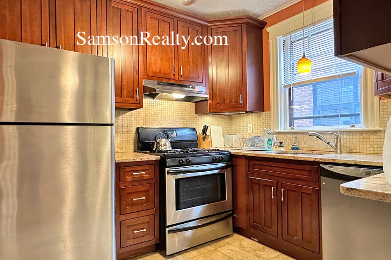 Building Photo - 96 Medway St