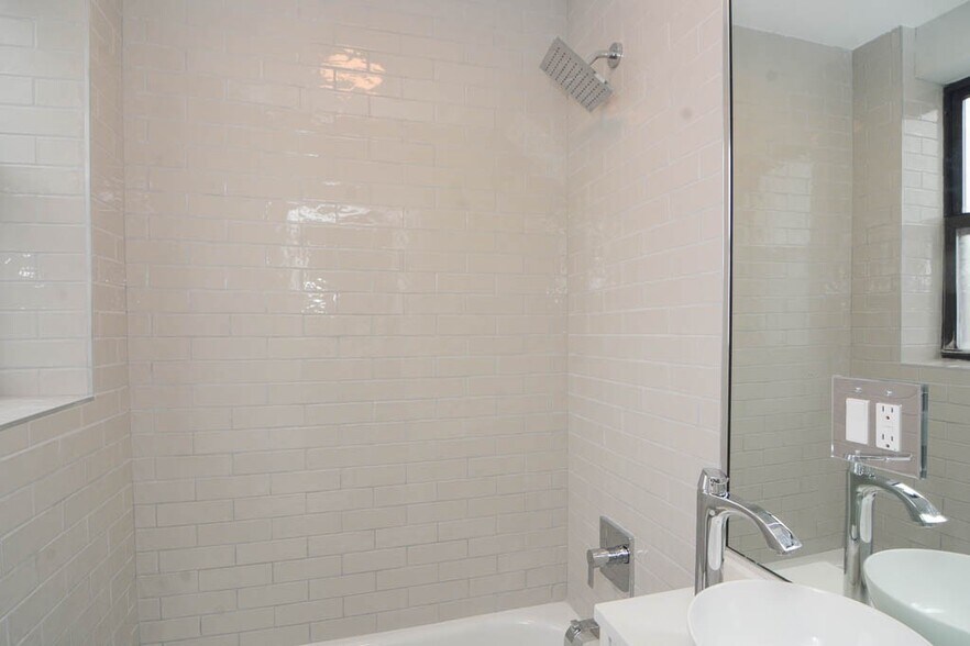 Building Photo - 508 W Belmont Ave