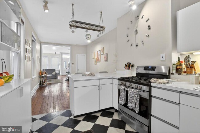 Building Photo - 2322 Poplar St