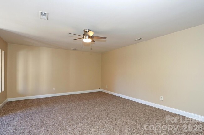 Building Photo - 10122 Victoria Blake Dr