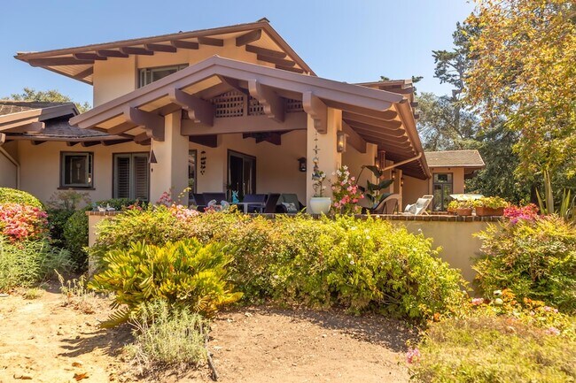 Building Photo - 375 Las Palmas Dr