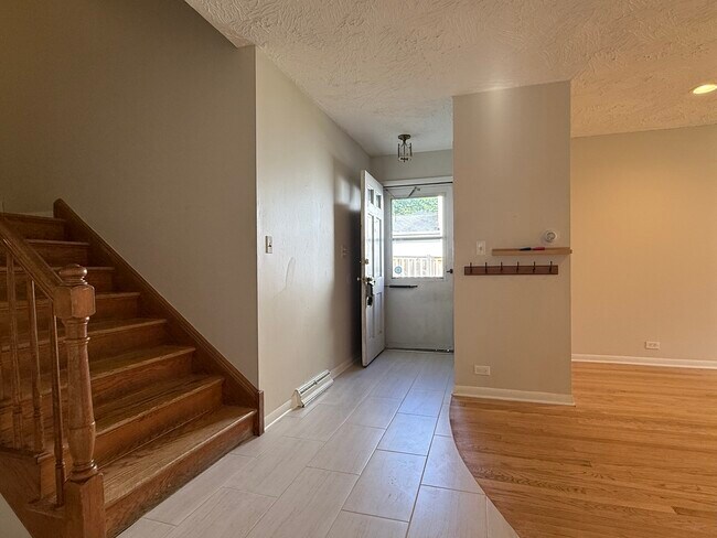 Building Photo - 1326 Meadow Ln