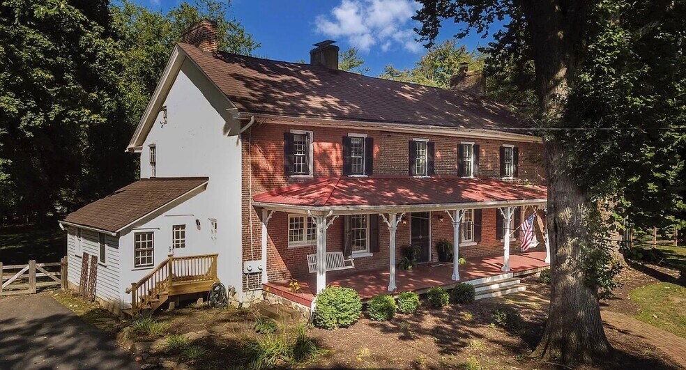 Building Photo - 547 Concord Rd