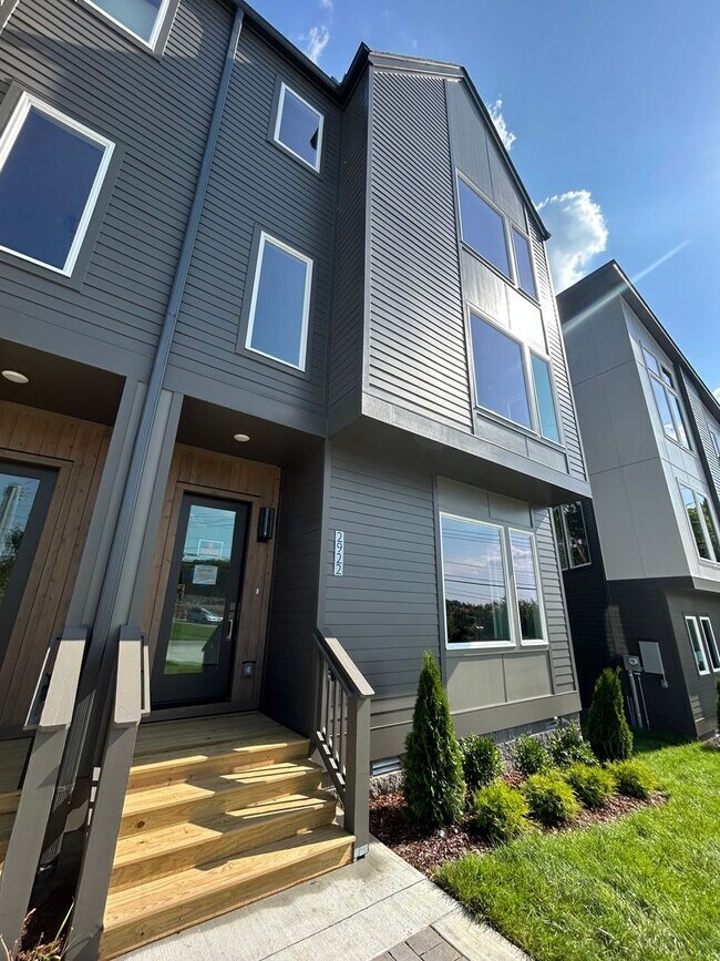 Building Photo - Amazing New Construction in North Nashville!