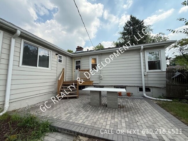 Building Photo - 318 S Hale St