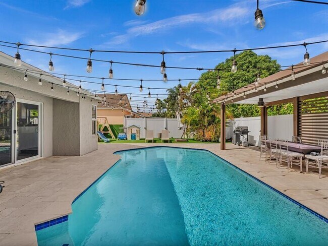 Building Photo - 9831 SW 58th Ct