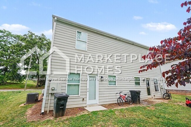 Building Photo - 835 Johnson St