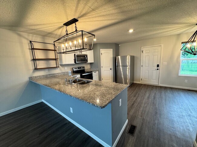 Building Photo - Dream House!! 4 Bedroom 3 Bath House in Davenport is a MUST SEE!!