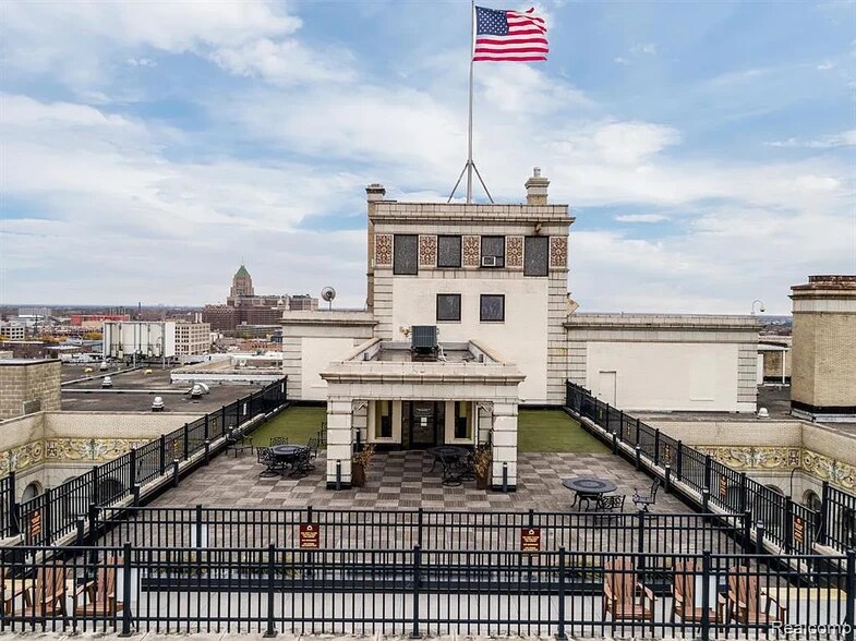 Building Photo - 15 E Kirby St