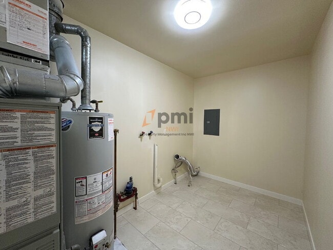 Building Photo - 2836 W 63rd Ln