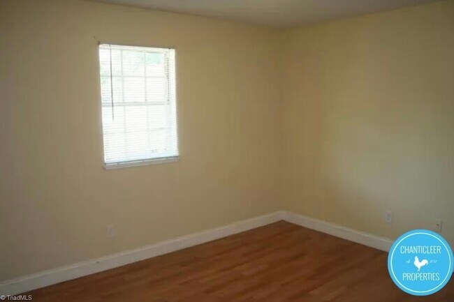 Building Photo - 115 Florence St