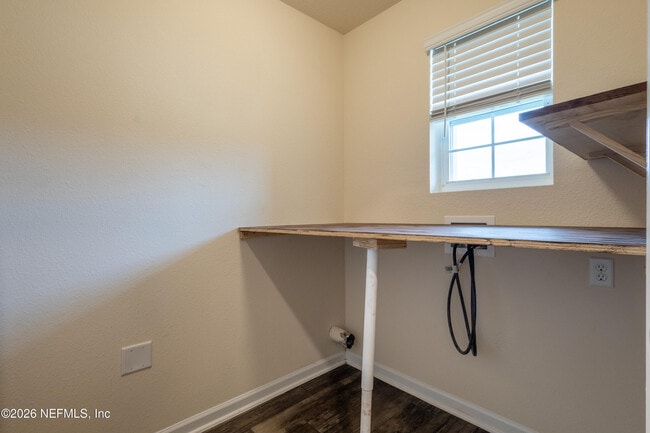 Building Photo - 2446 Oak Stream Dr