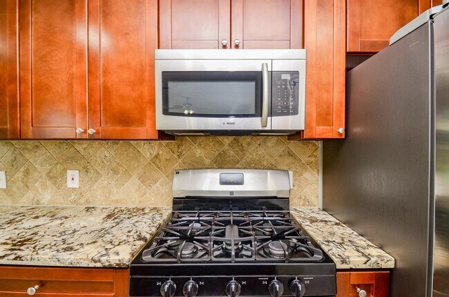 Building Photo - 718 Pine Lodge Dr