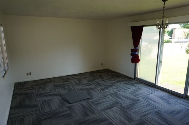 Building Photo - Great Home In Downtown Bountiful