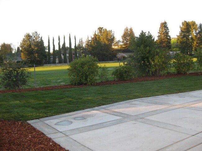 Building Photo - Panoramic Views! Walk to Iron Horse Trail, Schools...