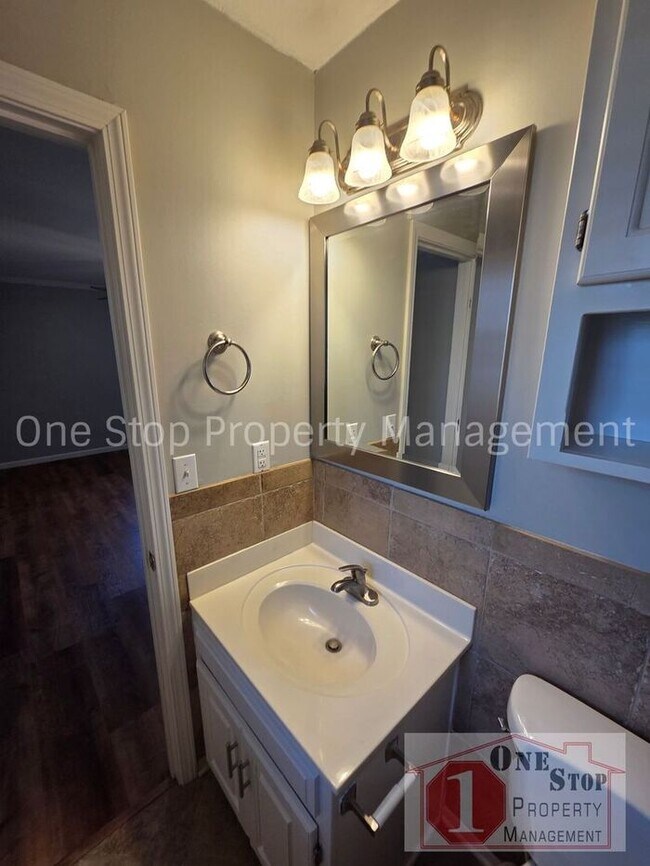 Building Photo - Gorgeous 3 Bedroom, 2.5 Bath in Kearney!